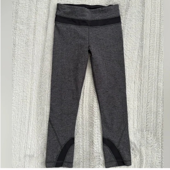 ❤️❤️ Lululemon Align Women's Crop Leggings All Over Gray Pattern ❤️❤️size 6 - Picture 3 of 3